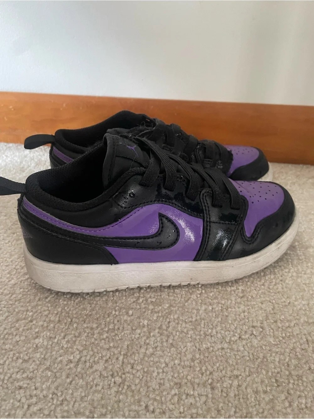 Jordan Kids Low-Top Sneakers in Black and Purple